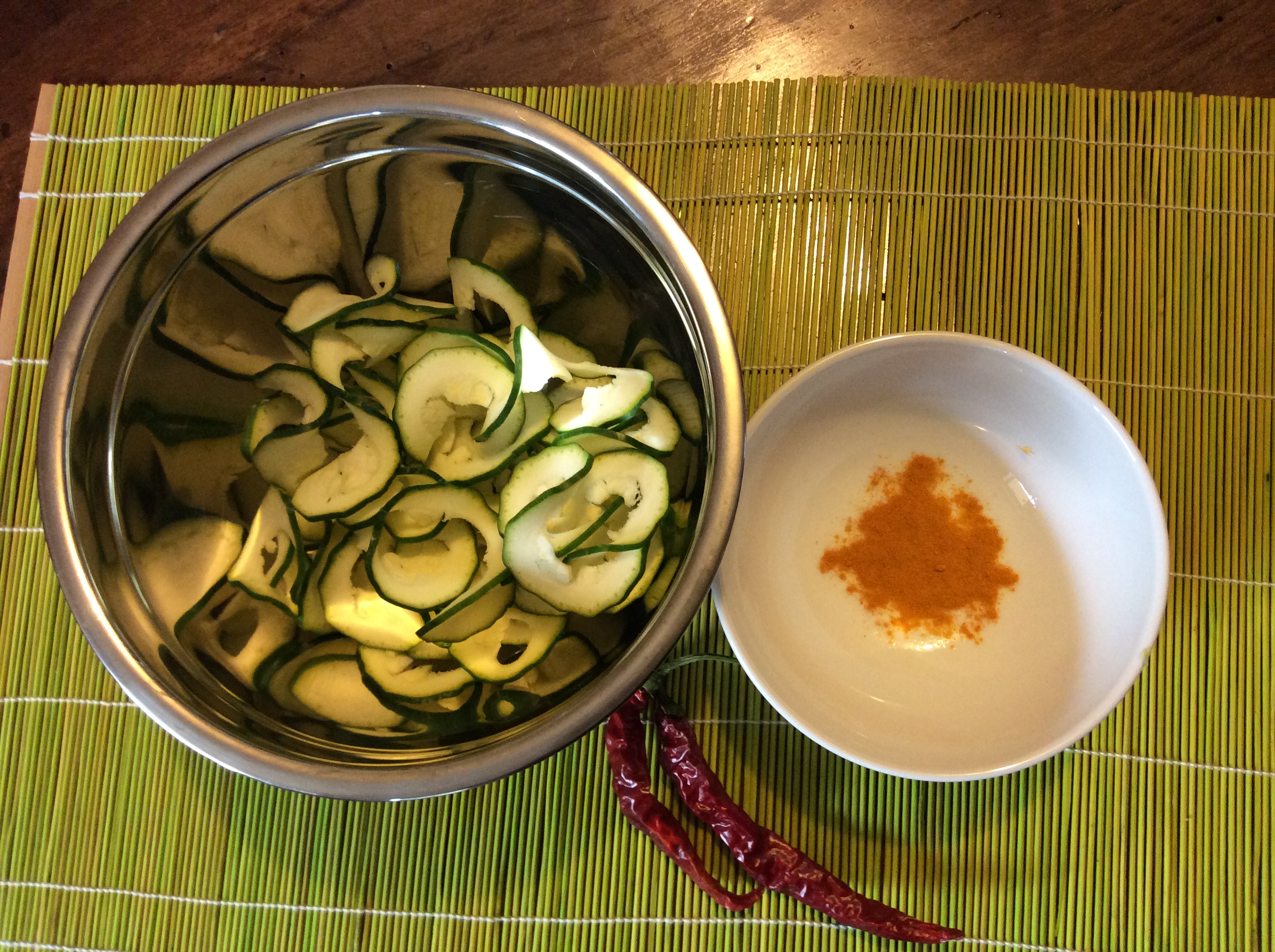 ingredienti-primo-piatto-vegano-girandole-di-zucchine
