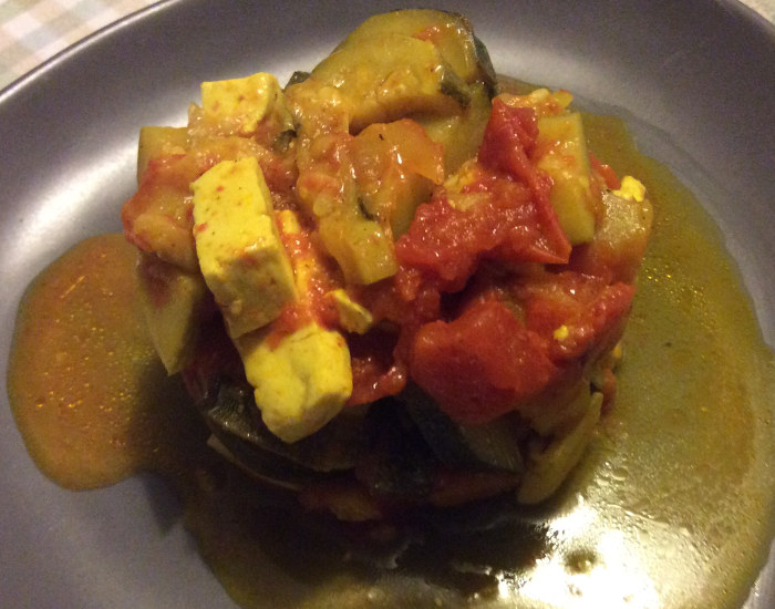 piatto-unico-vegan-tofu-zucchine-pomodori