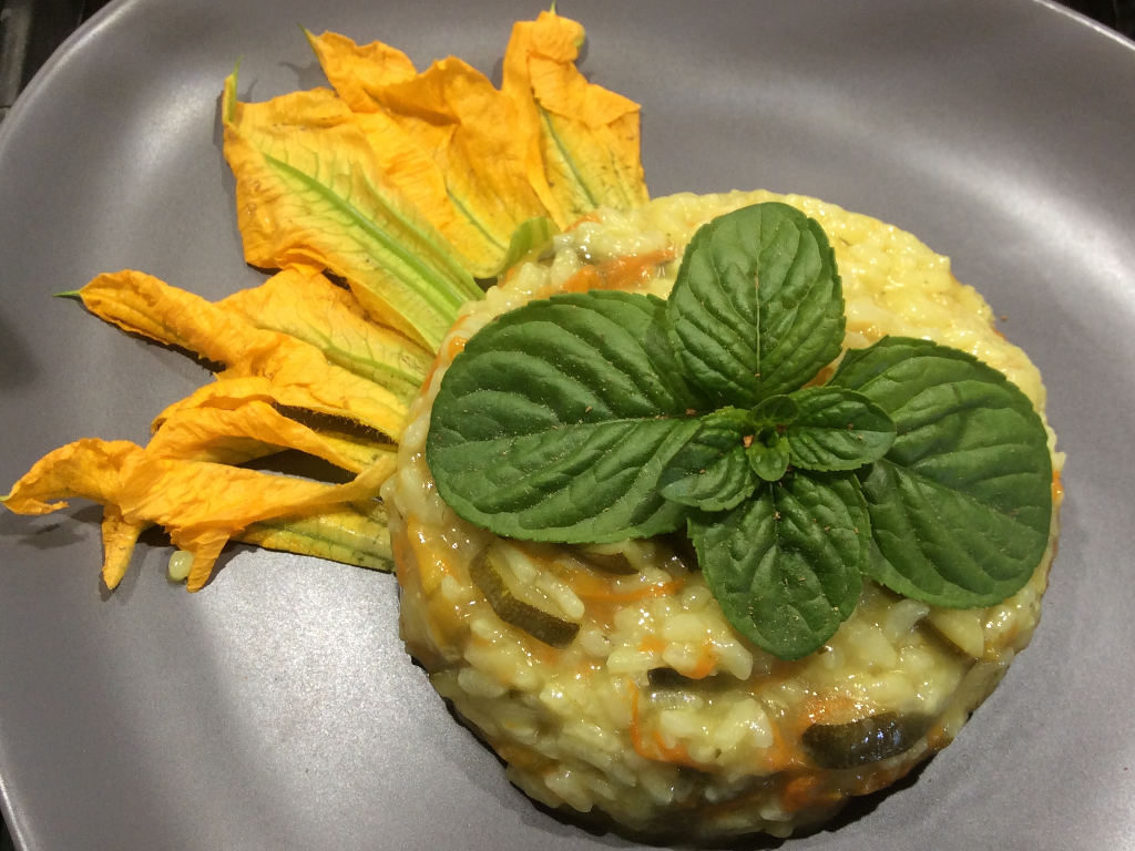 risotto-fiori-zucca-zucchine-mentamandorle